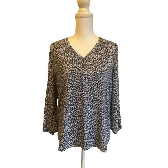 Amazon Essentials Women's M 3/4 Sleeve Button Popover Shirt Navy White Petals - Picture 4 of 11